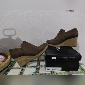 Dr. Scholl's Harlow Chocolate Brown Wedge Booties